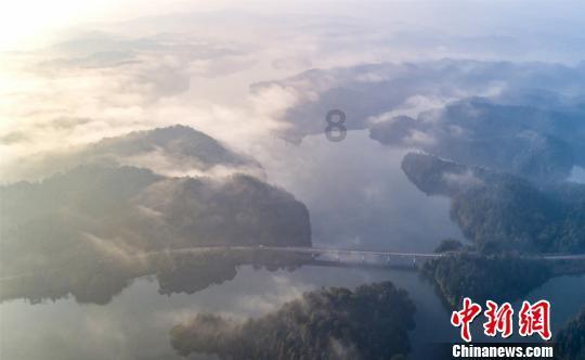 逃离废弃的建筑